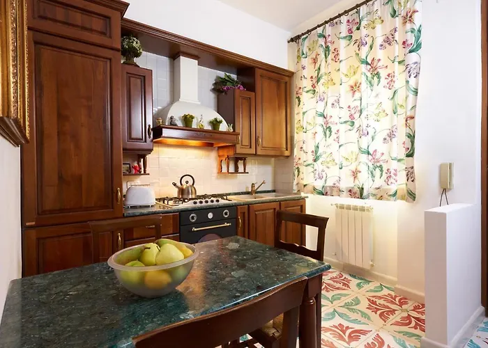 Konukevi Delfini Trevi House