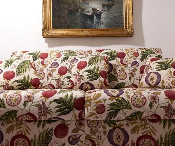 Delfini Trevi House Roma