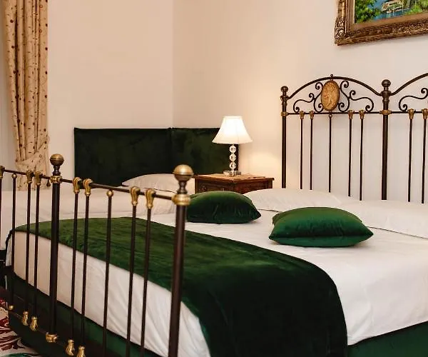 Delfini Trevi House Konukevi
