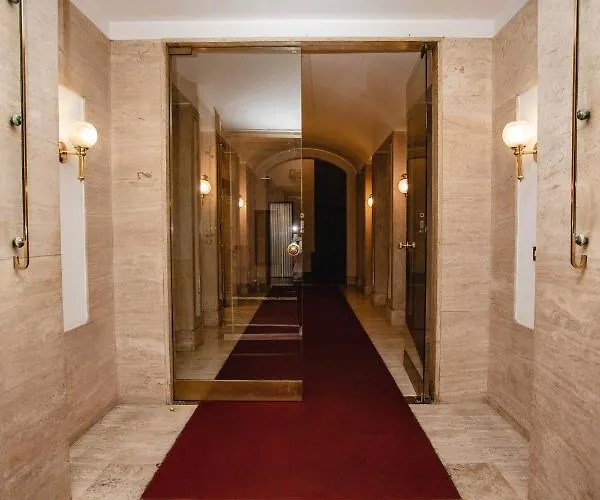 Delfini Trevi House Konukevi 4*