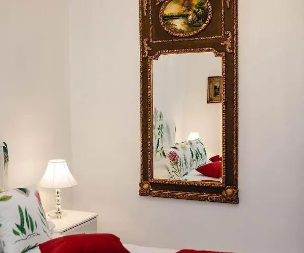 Delfini Trevi House