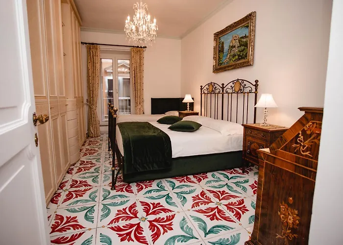 Konukevi Delfini Trevi House 4*