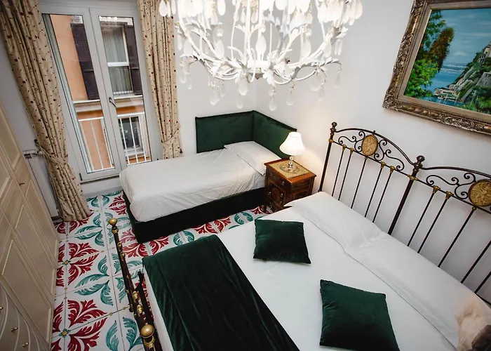 Konukevi Delfini Trevi House 4*