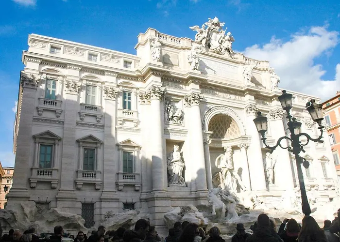 Konukevi Delfini Trevi House